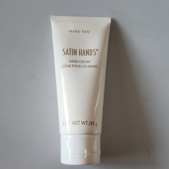NIB. Mary Kay Satin Hands Nourishing Collection.☆☆☆☆☆ - Picture 2 of 8